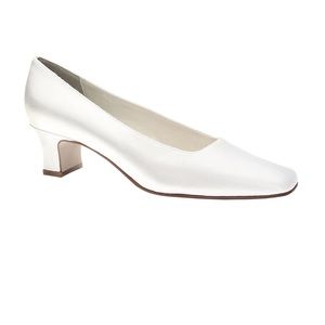 Benjamin Walk Touch Ups Dyeables Betty White Satin Pump - Size 7.5